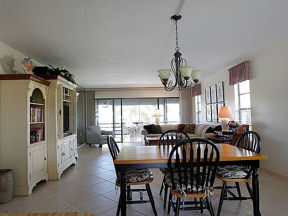 2nd image of 904 Panama Ct Unit 4