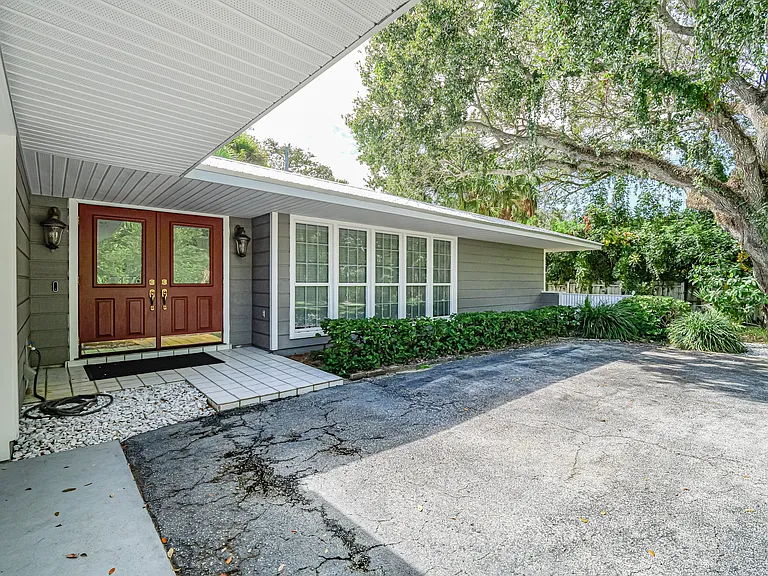 1405 Treasure Cove Ln — Photo 3