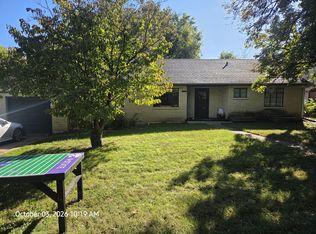830 Harris Ave, Manhattan, KS 66502