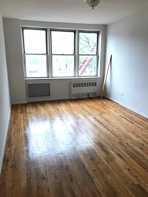 Rented by Smart NY Realty LLC | media 44