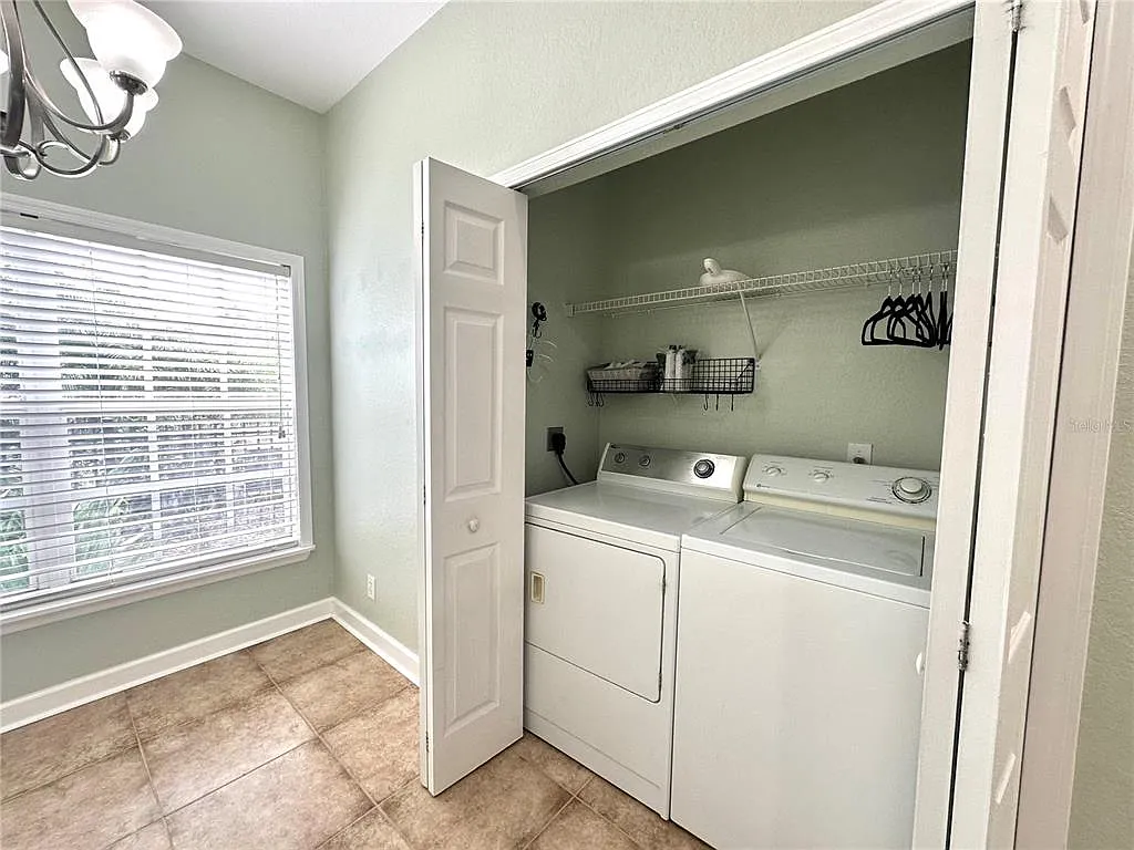 2 bed, 2.5 bath, 1328 sqft, $1,895 — Photo 3