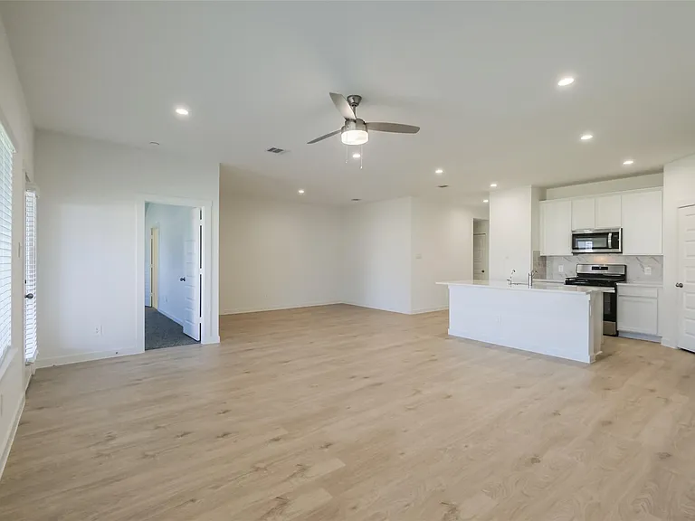 31718 Hallington Hill Ln — Photo 10