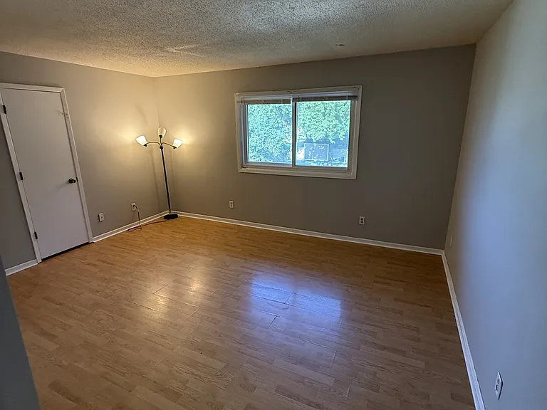 1014-1028 Shagbark Dr #7 — Photo 4