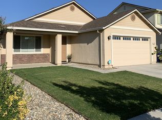 1278 Greenbrier Dr, Hanford, CA 93230