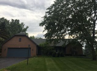 227 Tulip Cir, Island Lake, IL 60042