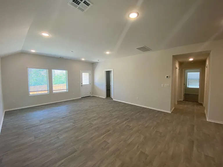 9512 Squire Ln — Photo 6
