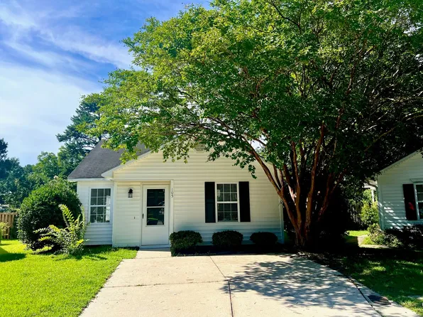105 White Ash Ln, New Bern, NC 28562