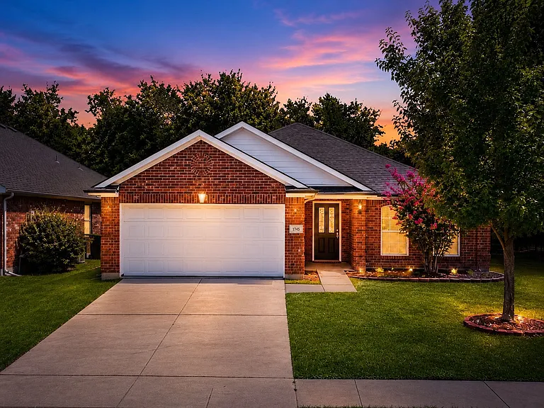 1745 Duck Cove Dr — Photo 1