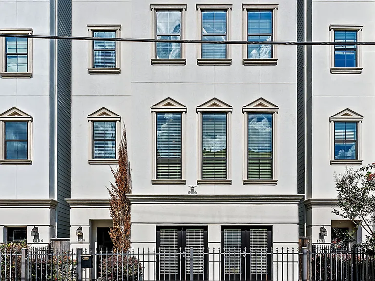 1504 Knox St — Photo 2