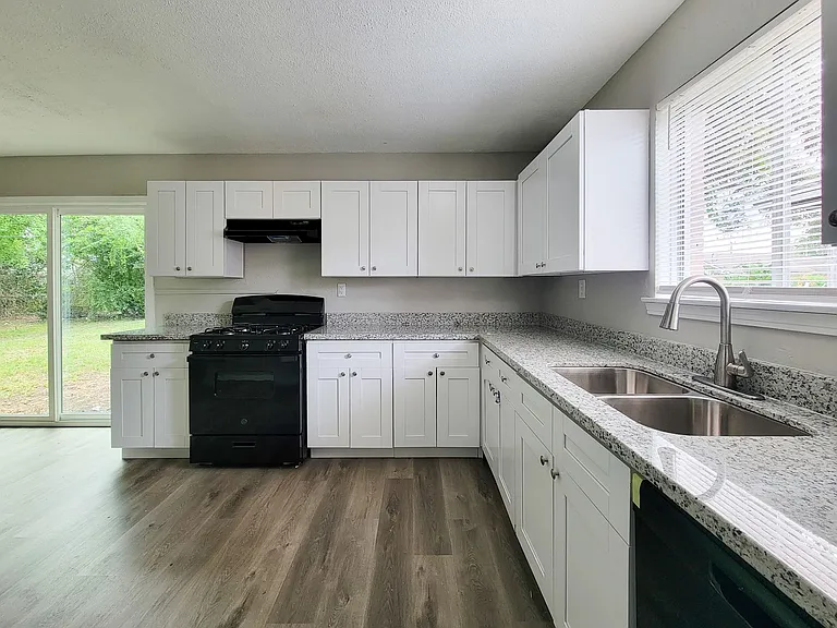 3121 Proswimmer St — Photo 15