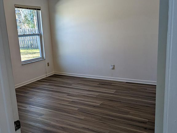 3rd image of 5404 GREATPINE Court
