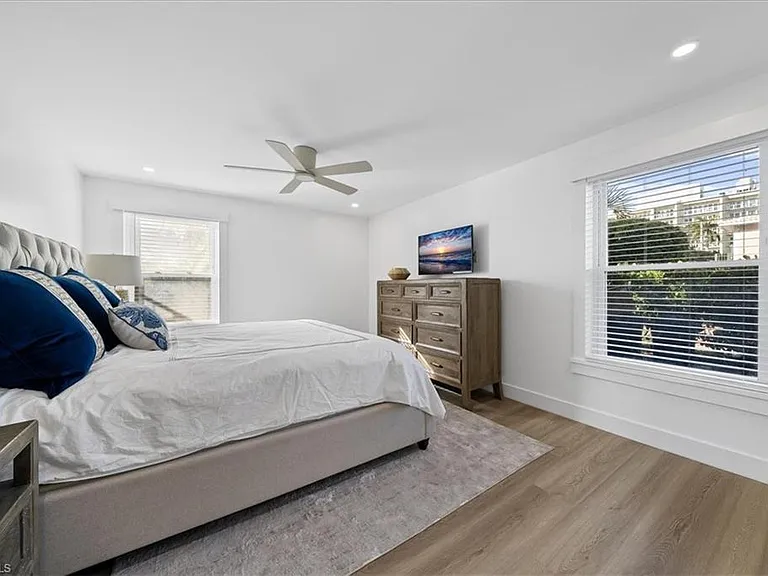 1910 Gulf Shore Blvd N #107 — Photo 20