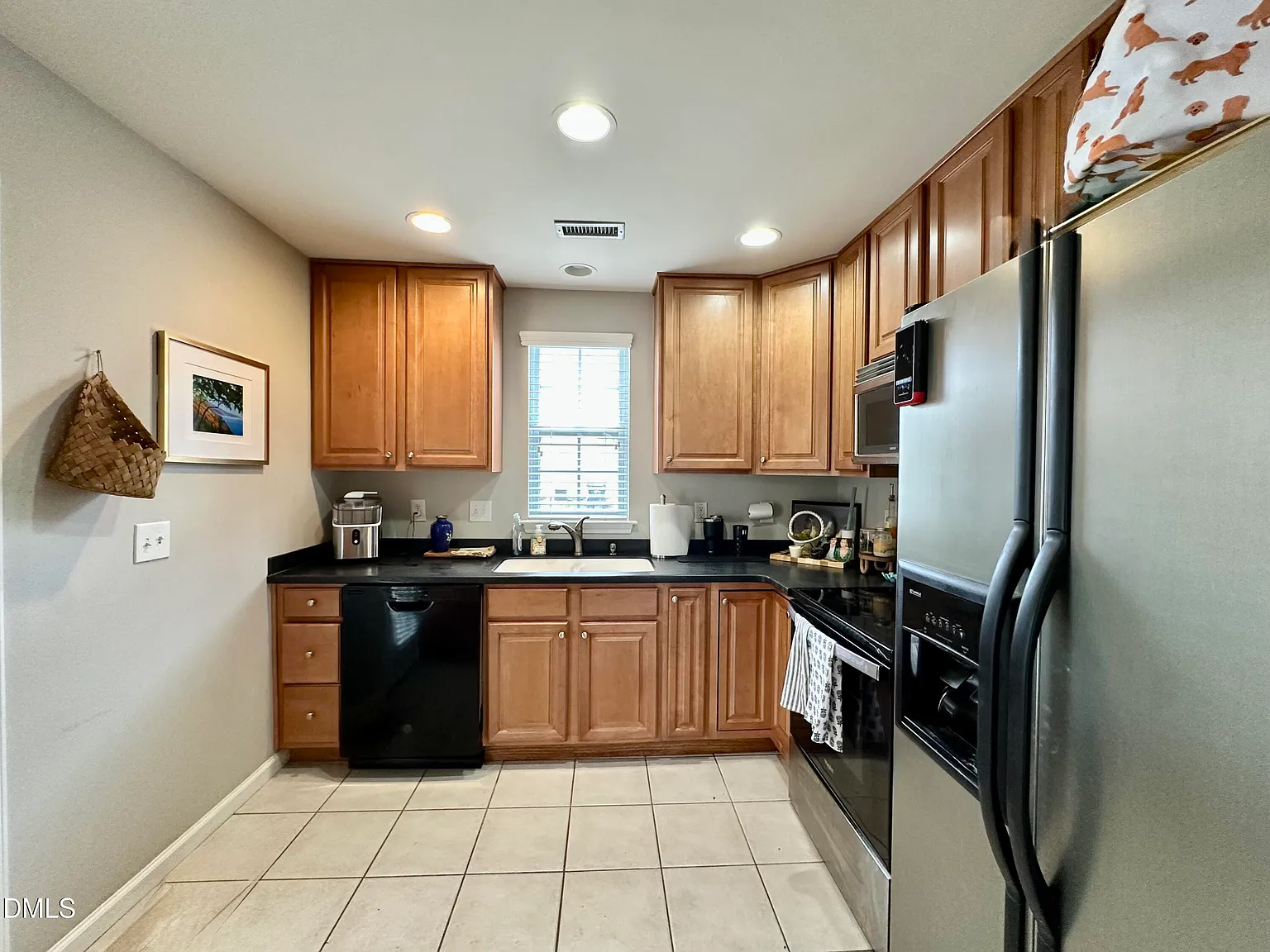 2 bed, 2.5 bath, 1380 sqft, $1,800 — Photo 3