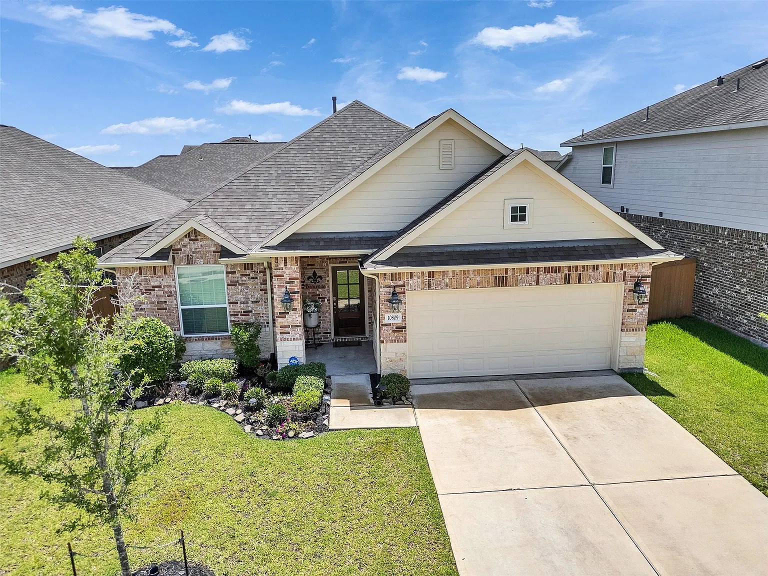 3 bed, 2.0 bath, 1903 sqft, $2,500 — Photo 2