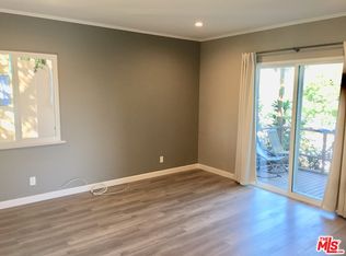 6917 De Longpre Ave, Los Angeles, CA 90028