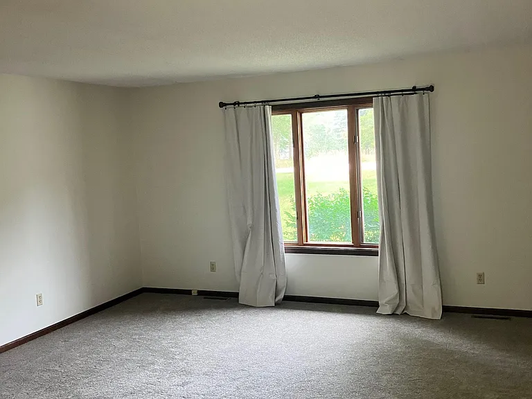 3780 Leeside Ln — Photo 11