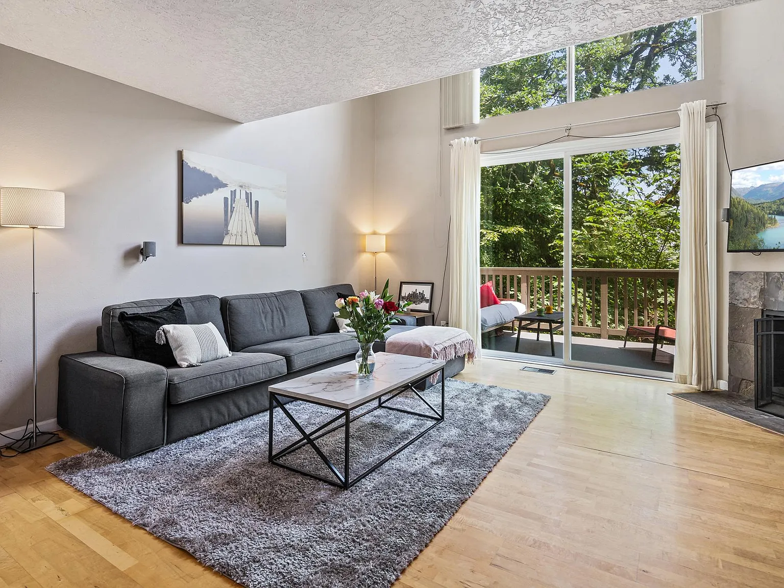 2 bed, 1.5 bath, 870 sqft, $2,400 — Photo 2