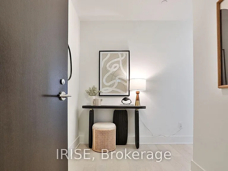 11 Yorkville Ave #5702 — Photo 4