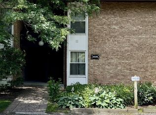 5526 E Lake Dr APT B, Lisle, IL