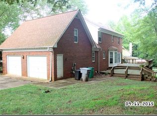 6832 Silverwood Ln, Charlotte, NC 28215