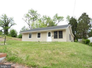 7205 Roanne Dr, Oxon Hill, MD 20745