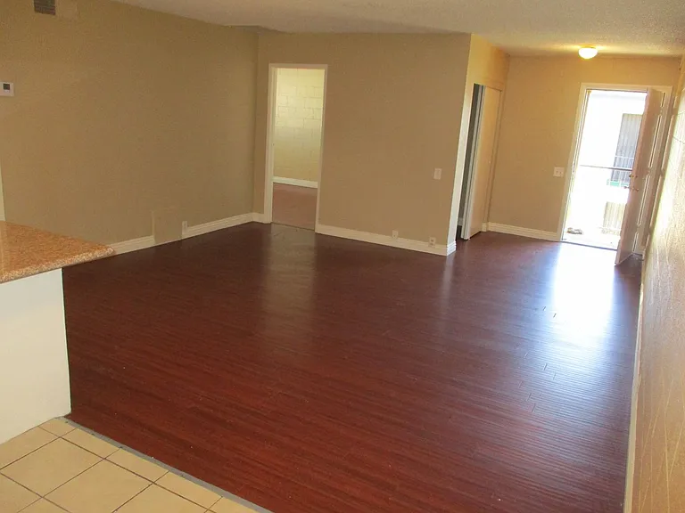 2933 Elm Ave — Photo 9