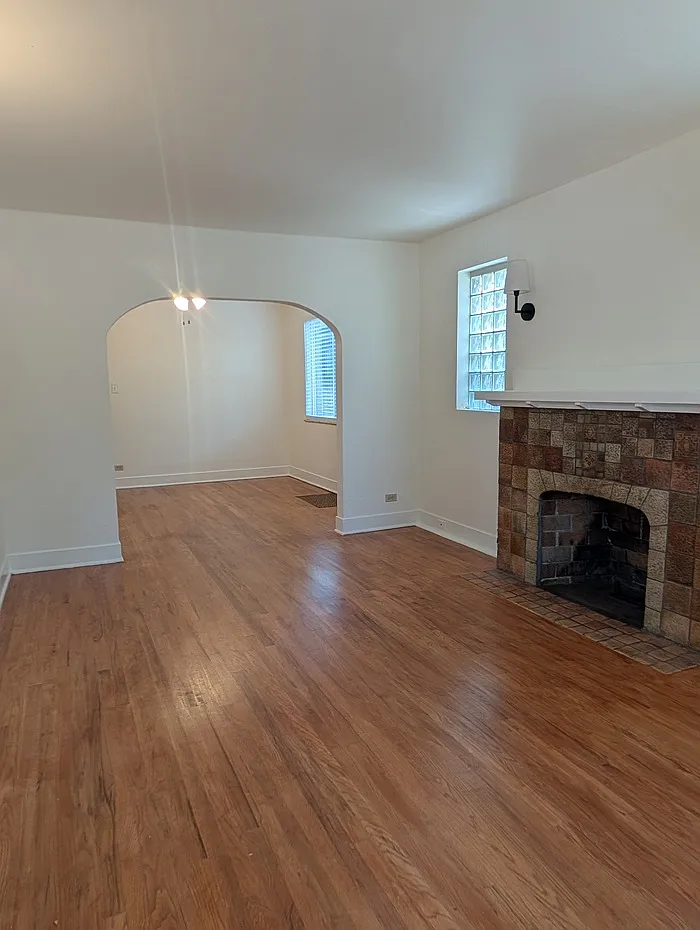 3 bed, 1.0 bath, 1143 sqft, $2,550 — Photo 1