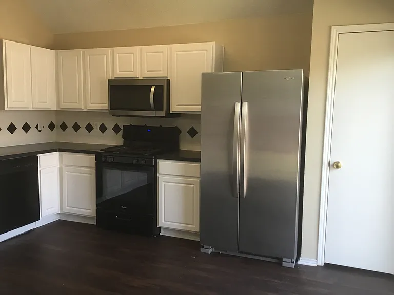7605 Stanhope Ln — Photo 2