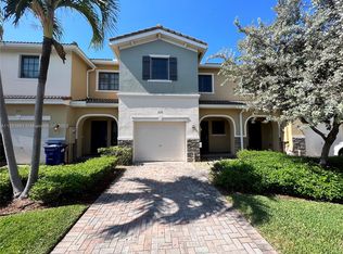 319 NE 194th Ln, Miami, FL 33179