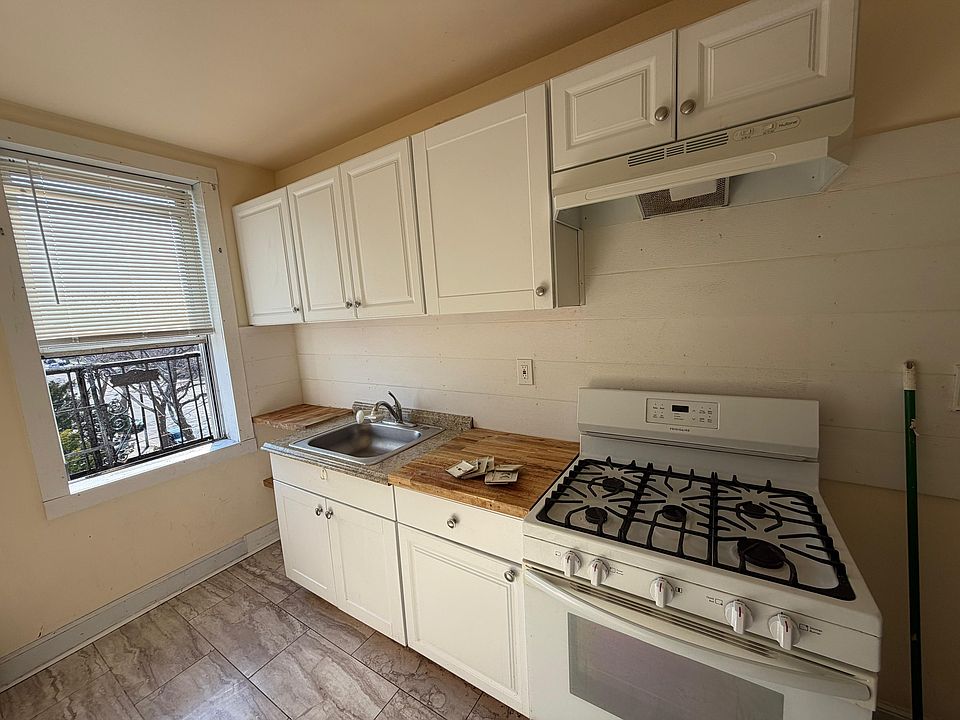 1st image of 894 Kennedy Blvd #40