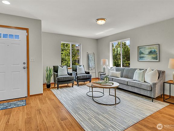 3rd image of 11024 Meridian Place W