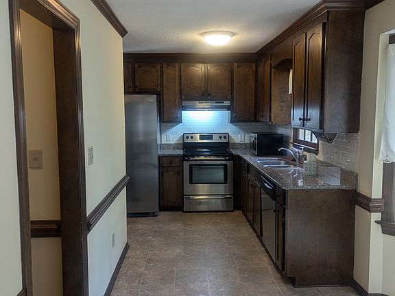 5th image of 8 Meadow Ct