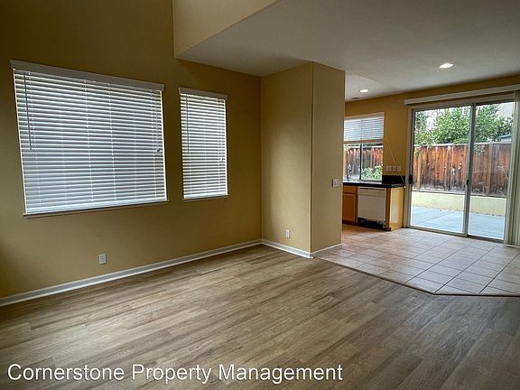 2nd image of 2575 Las Palmas Way