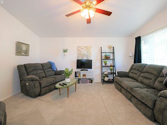 4th image of 1019 E Birch Pl