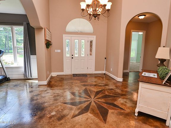 3rd image of 150 Leonard Ln
