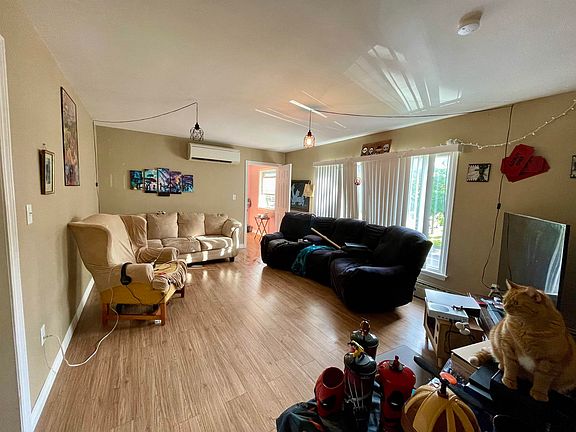 4th image of 469 Queen St