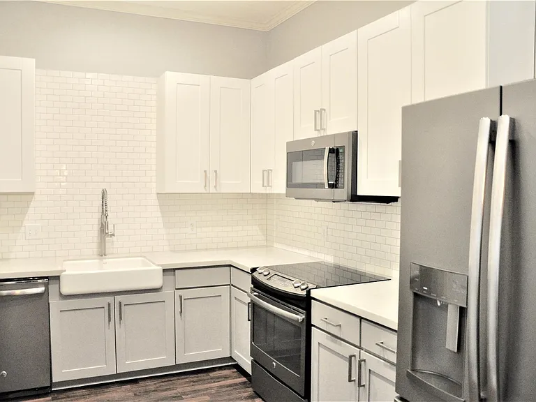 9010 Laverne Park Ln — Photo 7