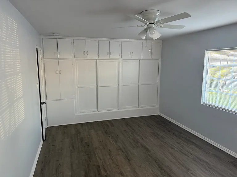 15707 Longworth Ave — Photo 25