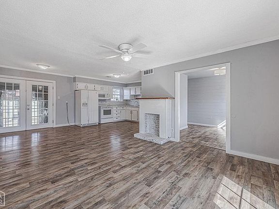 3rd image of 1709 Meadow Ln