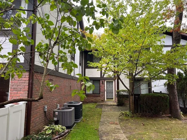819 Blue Ridge Drive #819, Medford, NY 11763