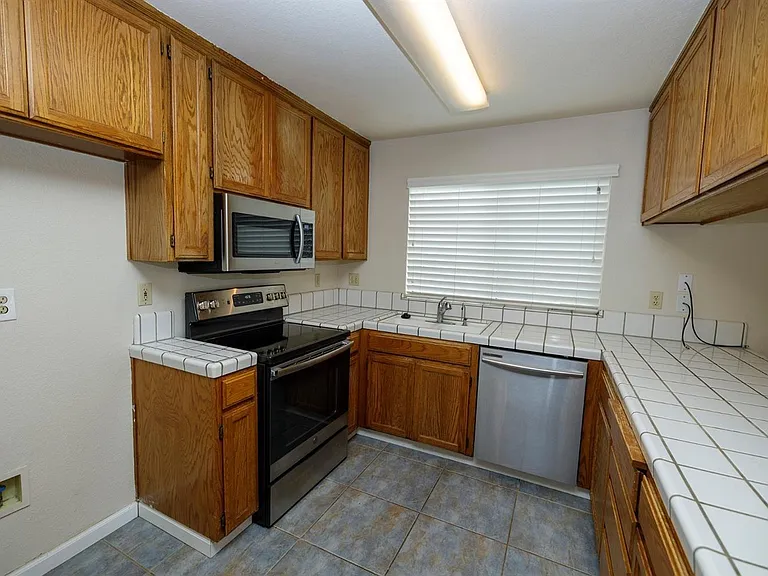 2112 Goldstone Way — Photo 25