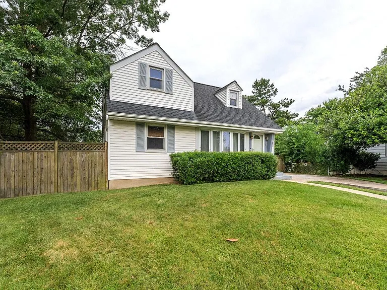 6814 Duke Dr — Photo 33