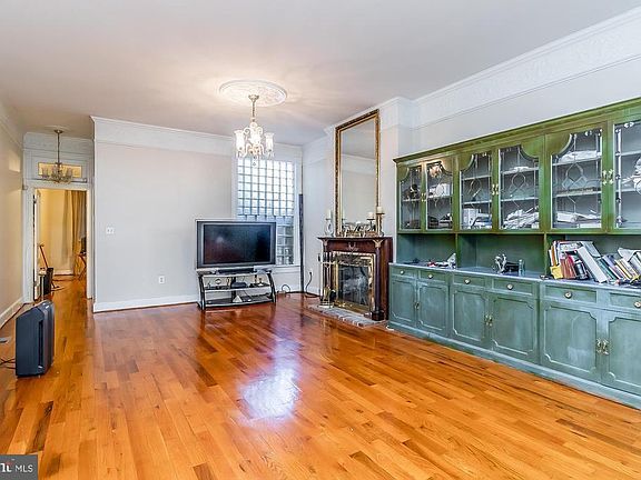 5th image of 220 E Biddle St