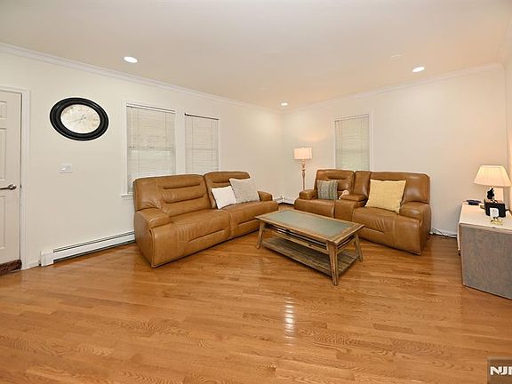 5th image of 33 Parkway