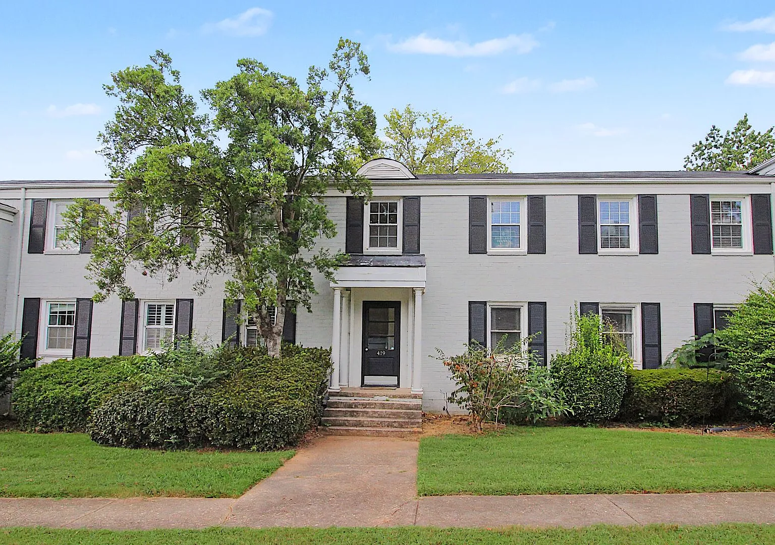 Charming Top-Floor 2-Bedroom Condo in Selwyn Village! — Photo 1