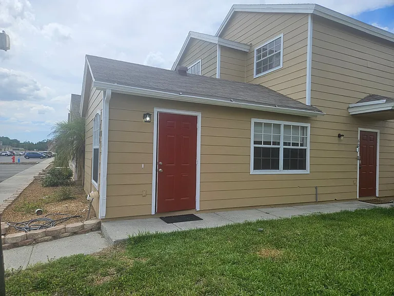 601 Washington Palm Loop #B — Photo 2