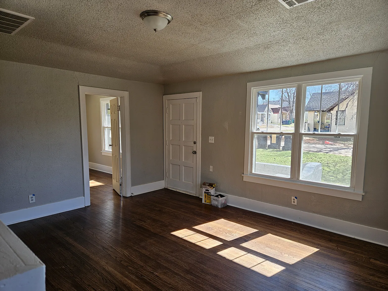 3 bed, 1.5 bath, 1429 sqft, $1,800 — Photo 3