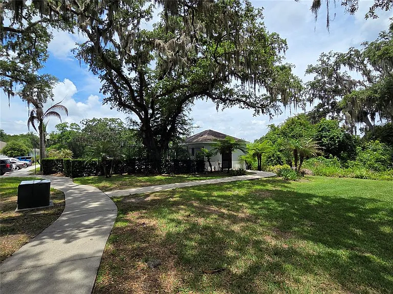 1884 Overcup Ave — Photo 3