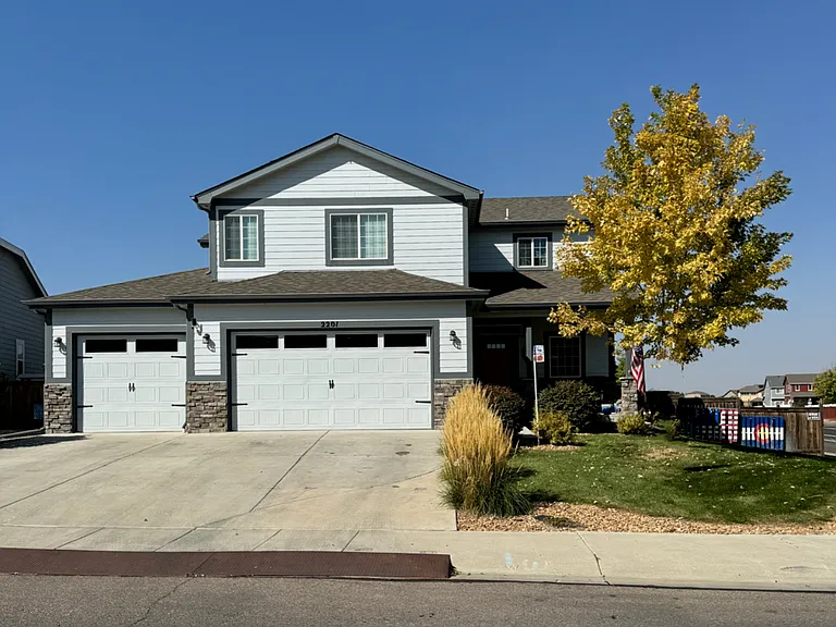2201 73rd Avenue Pl — Photo 2