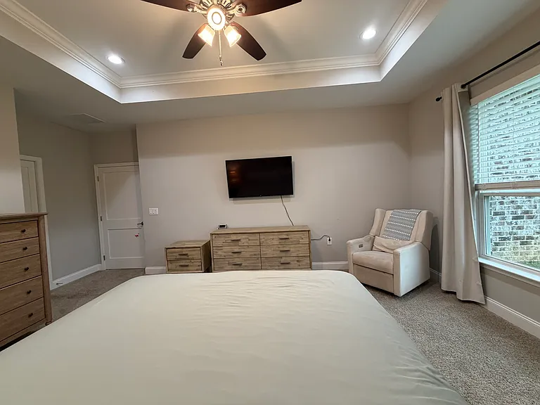 569 W Pine St — Photo 18